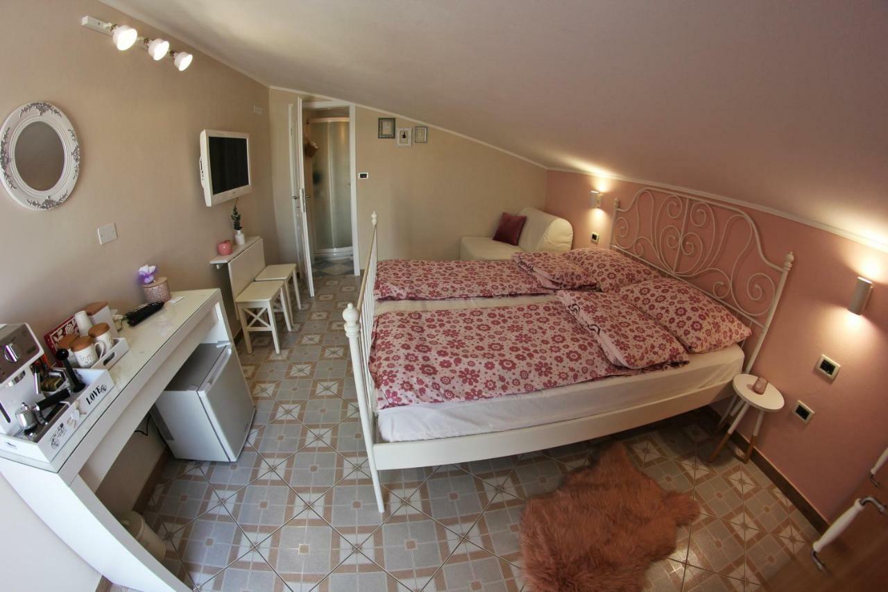Room And Apartment Doris Ловречица Экстерьер фото