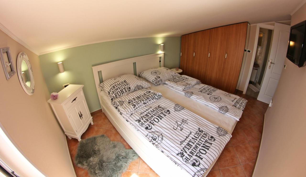 Room And Apartment Doris Ловречица Экстерьер фото