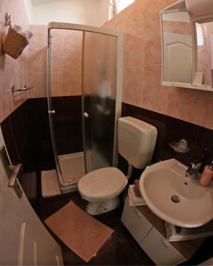 Room And Apartment Doris Ловречица Экстерьер фото